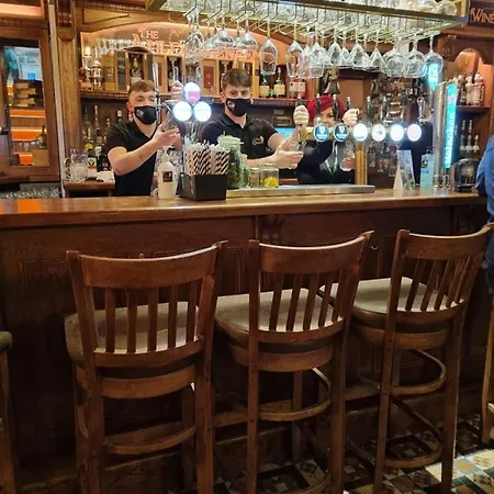 The Canalside At The Auld Shebeen Bar Bed and breakfast