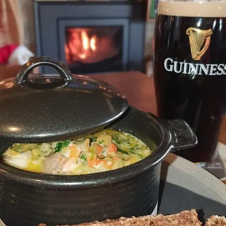 ベッド・アンド・ブレックファスト The Canalside At The Auld Shebeen Bar